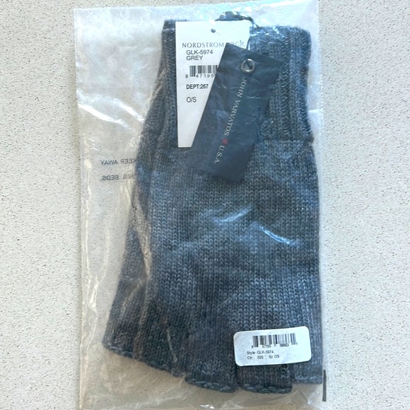 JOHN VARVATOS STAR USA Men Fingerless Knit Gloves. Price is for each pair. - Picture 2 of 3